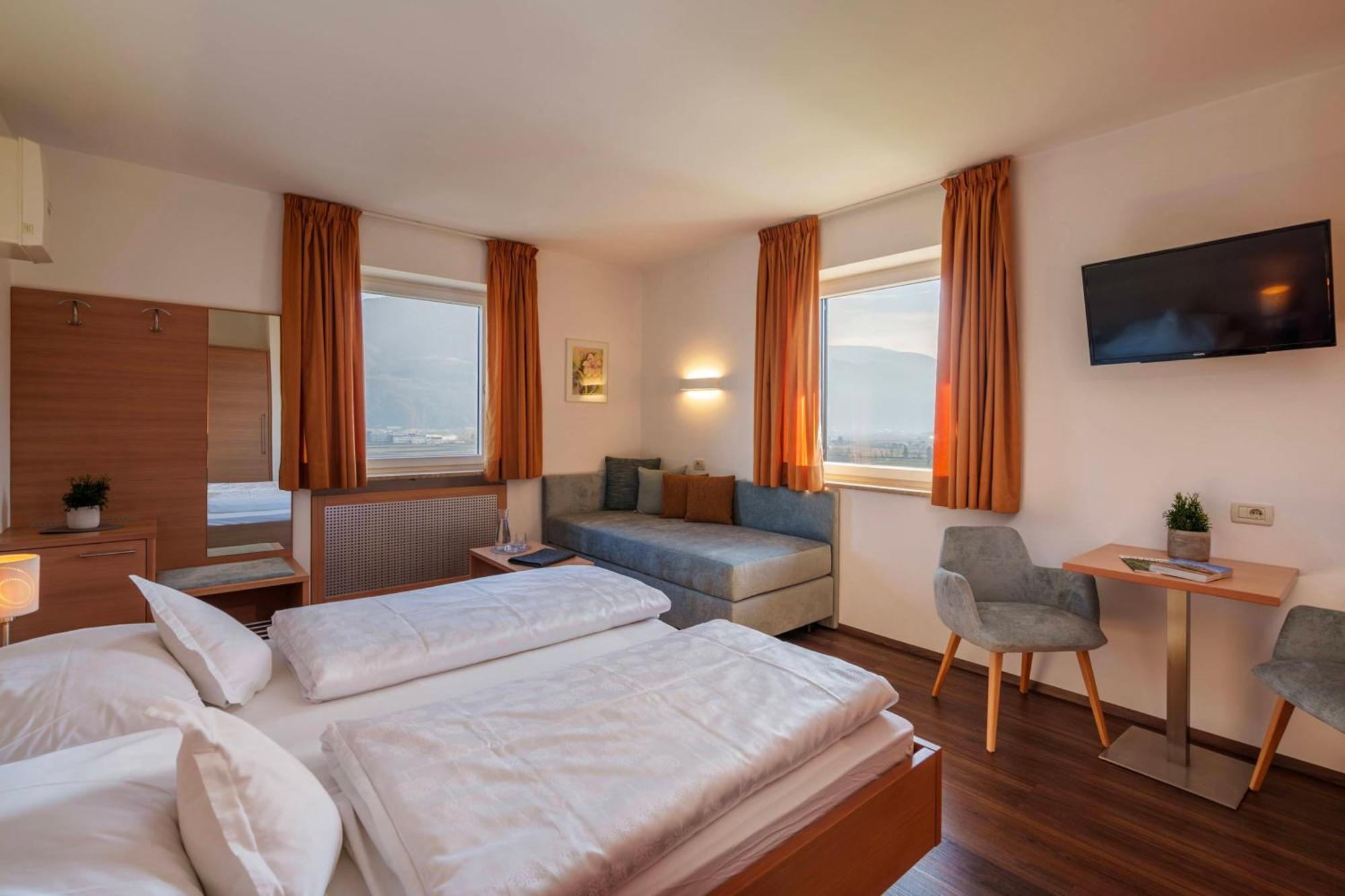 Hotel Toerggelehof Cermes Ngoại thất bức ảnh